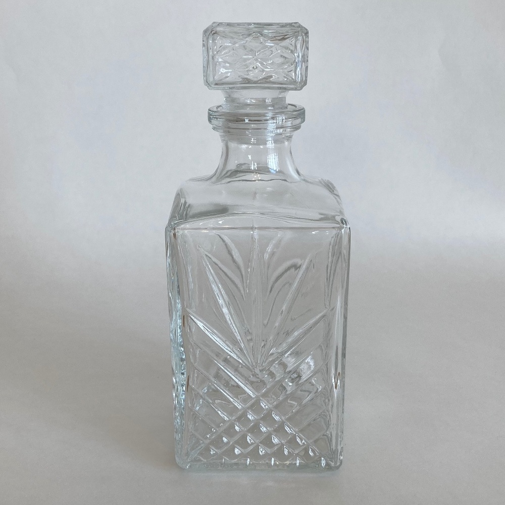 33 oz. Glass Decanter